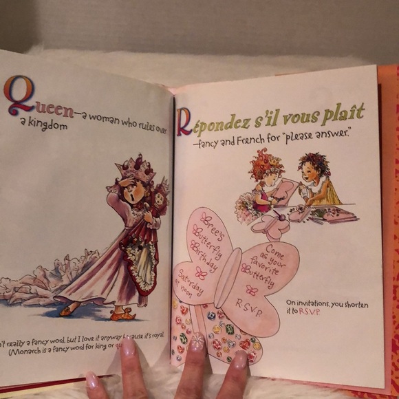 Set of 5 Fancy Nancy Books - Picture 3 of 10